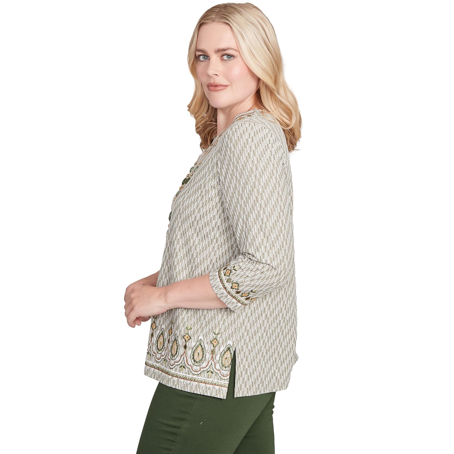Textured Medallion Bordered Top with Necklace