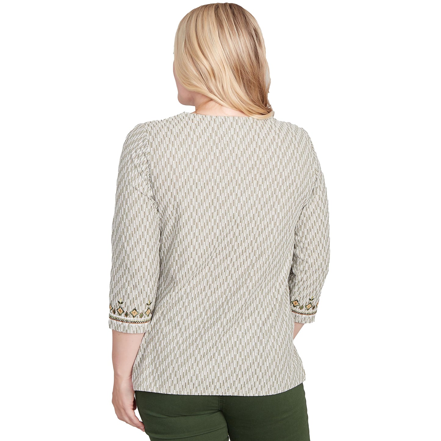 Textured Medallion Bordered Top with Necklace