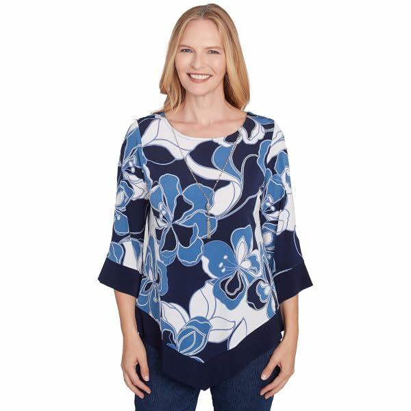 Floral Geometric Crewneck Top with Necklace